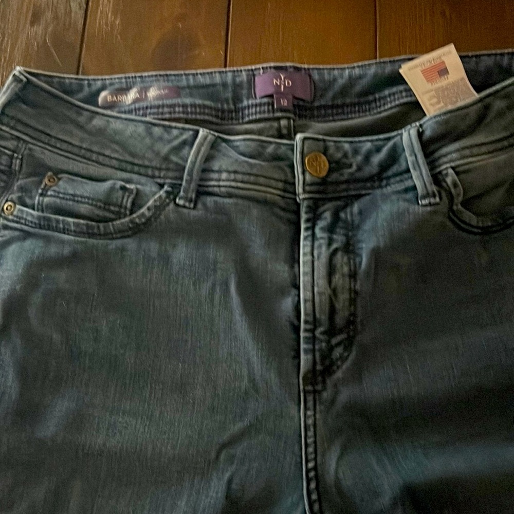 9 pairs of bootcut stretch type jeans- 1 pair Lucky with tags still on.